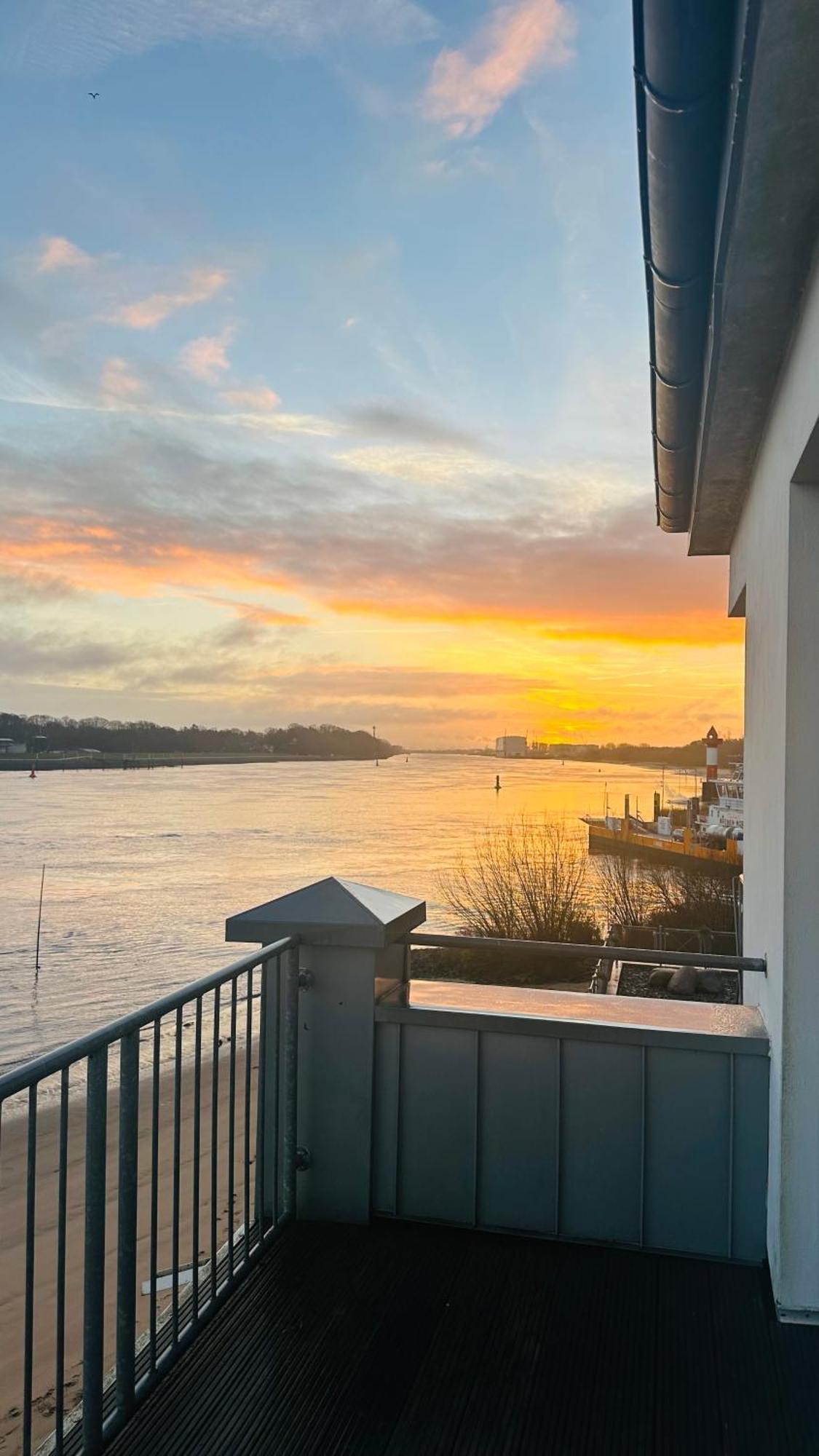 Gaestehaus Weserblick Am Weser-Sandstrand Berne ภายนอก รูปภาพ