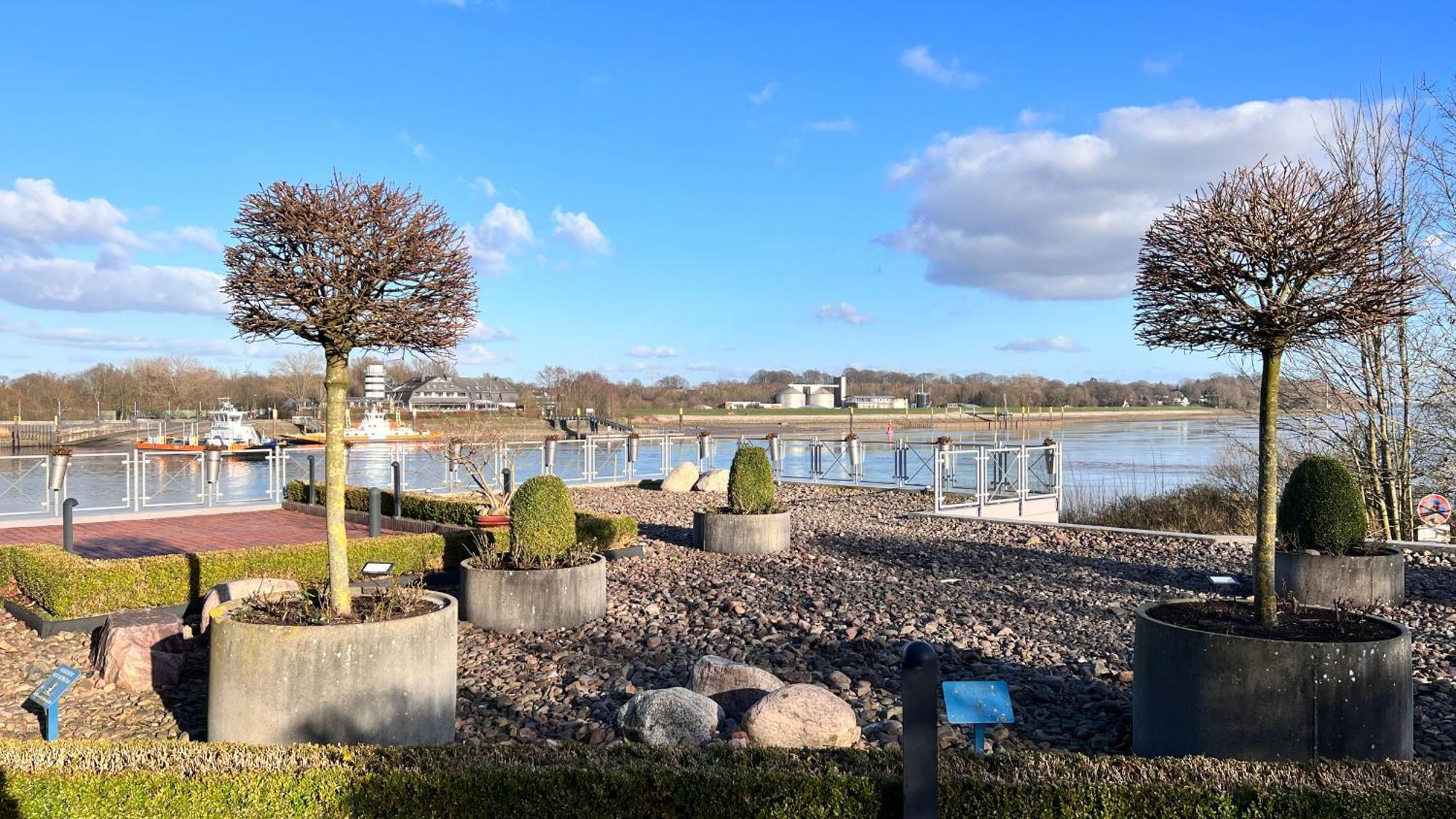Gaestehaus Weserblick Am Weser-Sandstrand Berne ภายนอก รูปภาพ