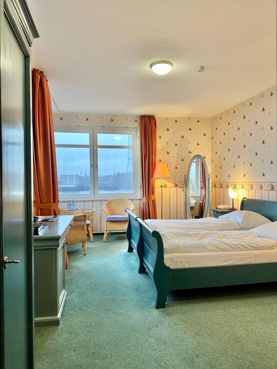 Gaestehaus Weserblick Am Weser-Sandstrand Berne ภายนอก รูปภาพ
