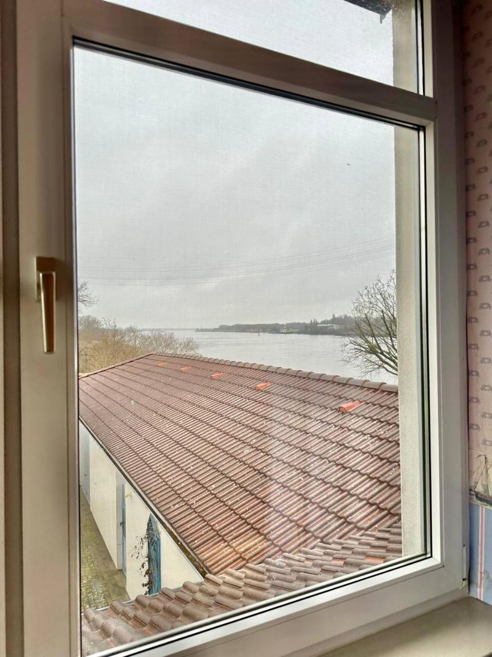 Gaestehaus Weserblick Am Weser-Sandstrand Berne ภายนอก รูปภาพ