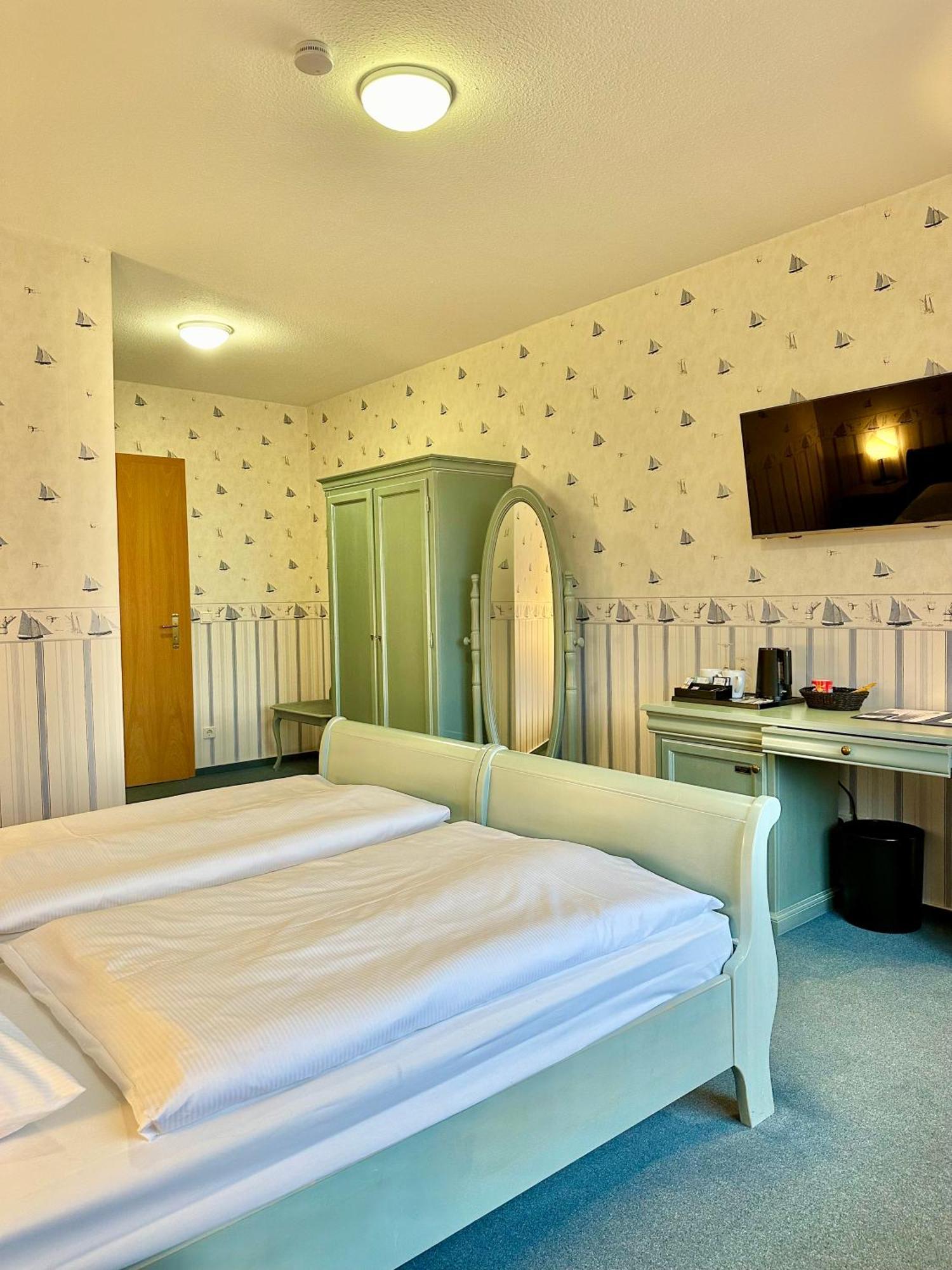 Gaestehaus Weserblick Am Weser-Sandstrand Berne ภายนอก รูปภาพ