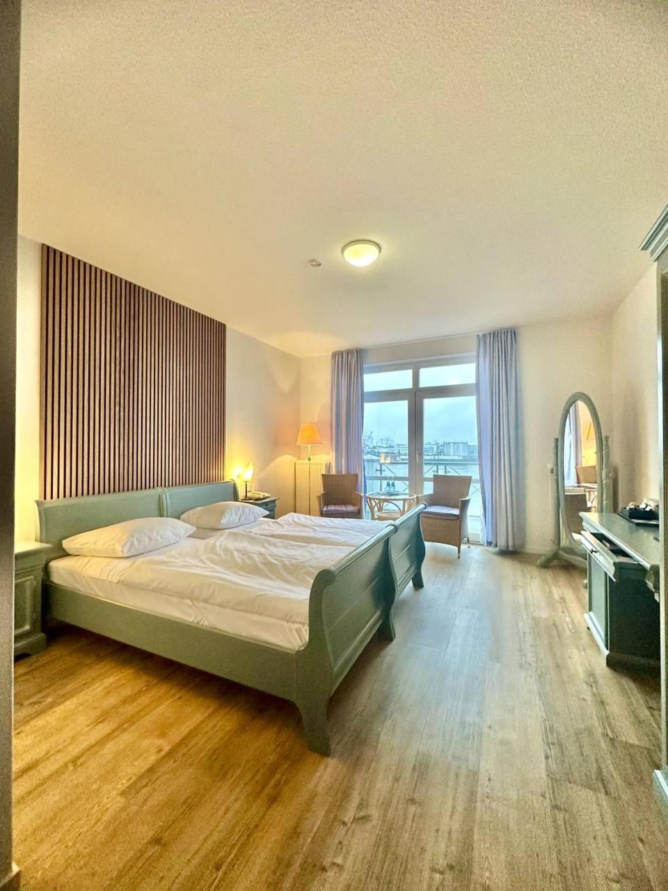 Gaestehaus Weserblick Am Weser-Sandstrand Berne ภายนอก รูปภาพ