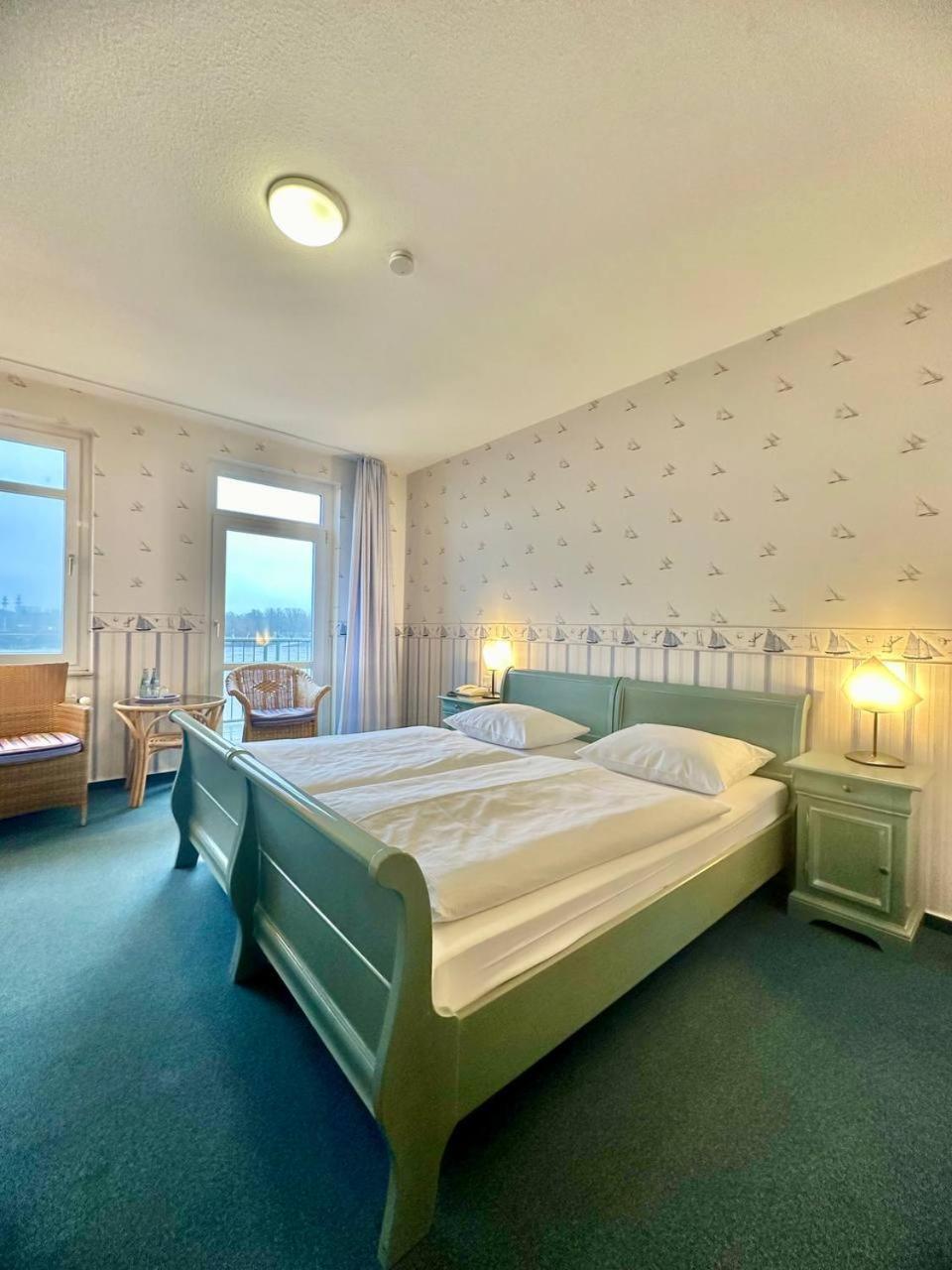 Gaestehaus Weserblick Am Weser-Sandstrand Berne ภายนอก รูปภาพ