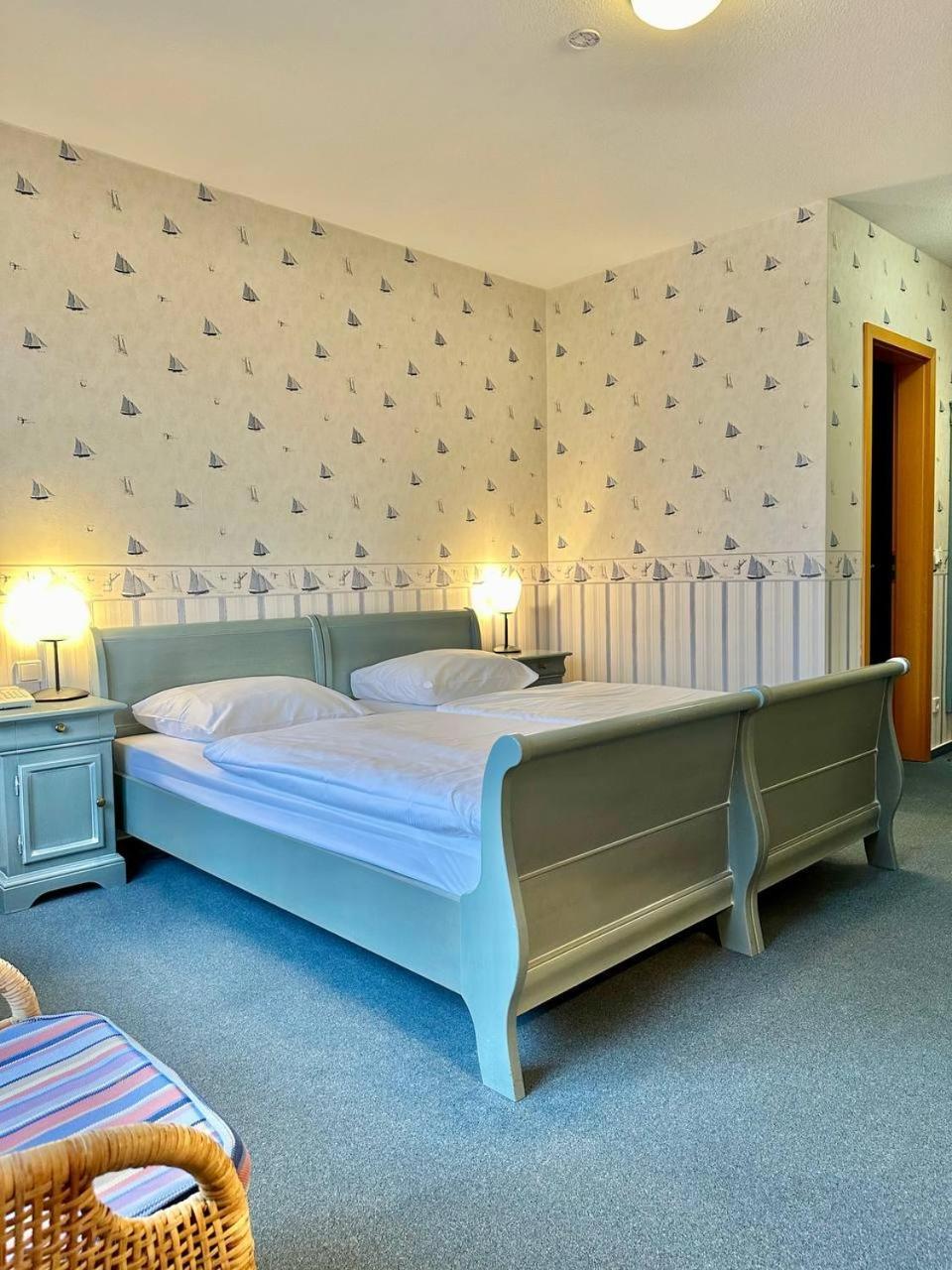 Gaestehaus Weserblick Am Weser-Sandstrand Berne ภายนอก รูปภาพ