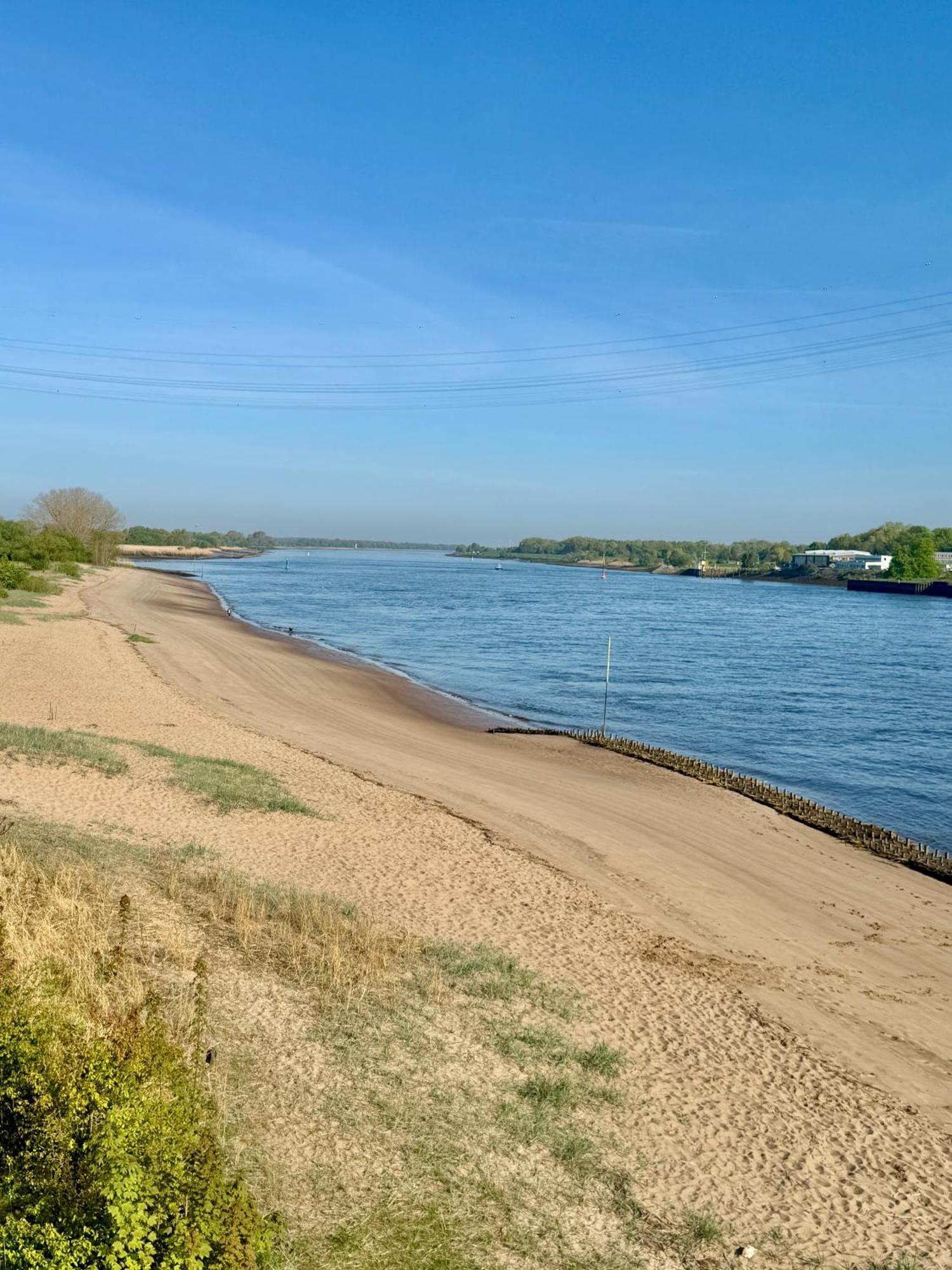 Gaestehaus Weserblick Am Weser-Sandstrand Berne ภายนอก รูปภาพ
