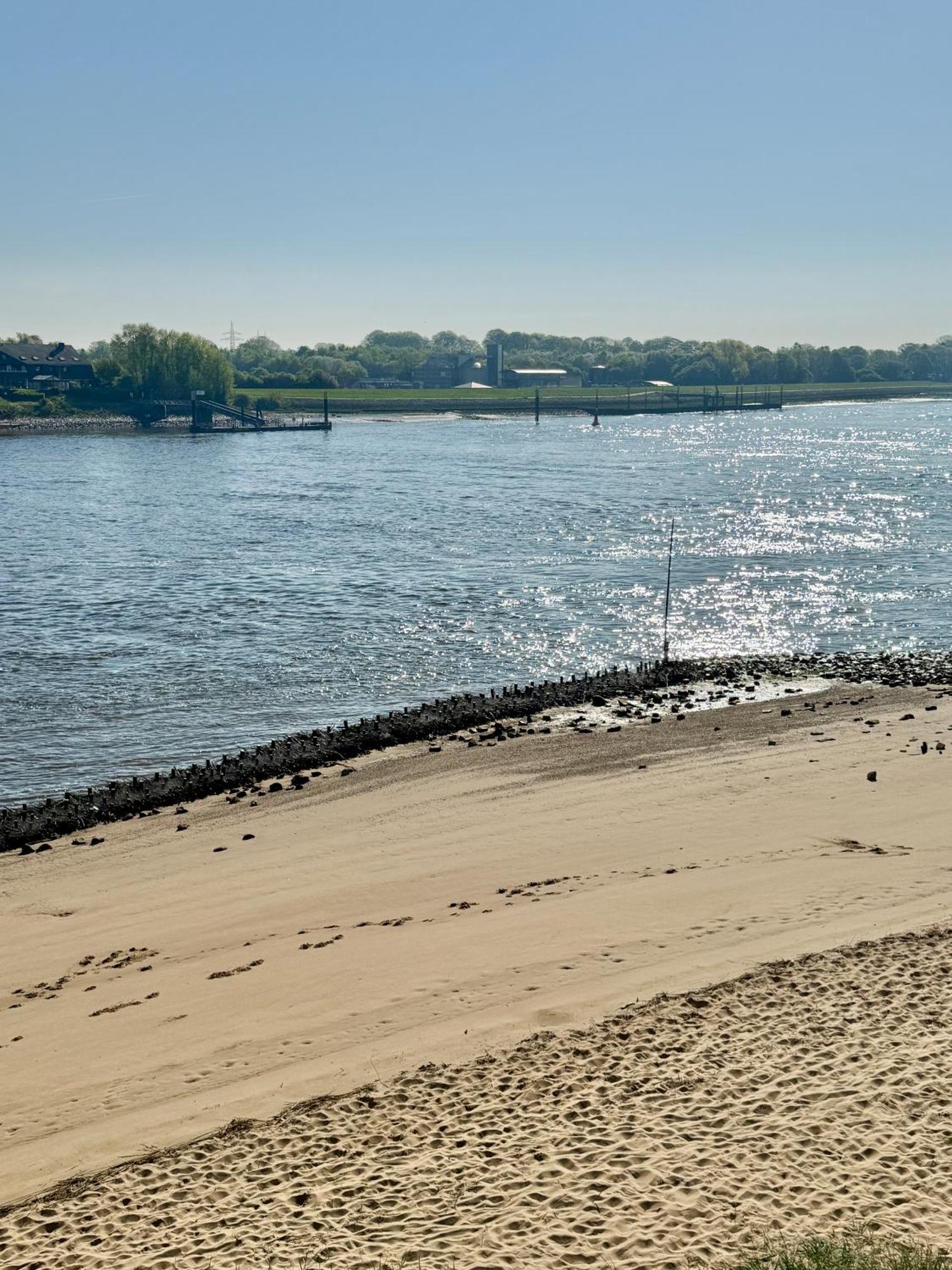 Gaestehaus Weserblick Am Weser-Sandstrand Berne ภายนอก รูปภาพ