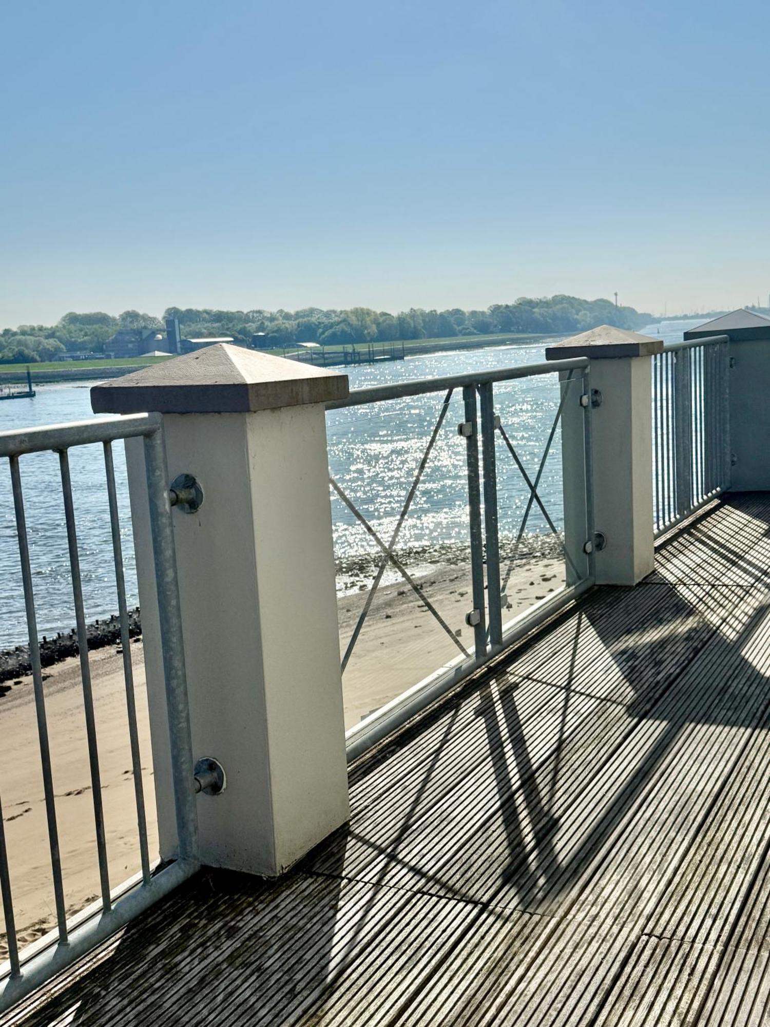 Gaestehaus Weserblick Am Weser-Sandstrand Berne ภายนอก รูปภาพ