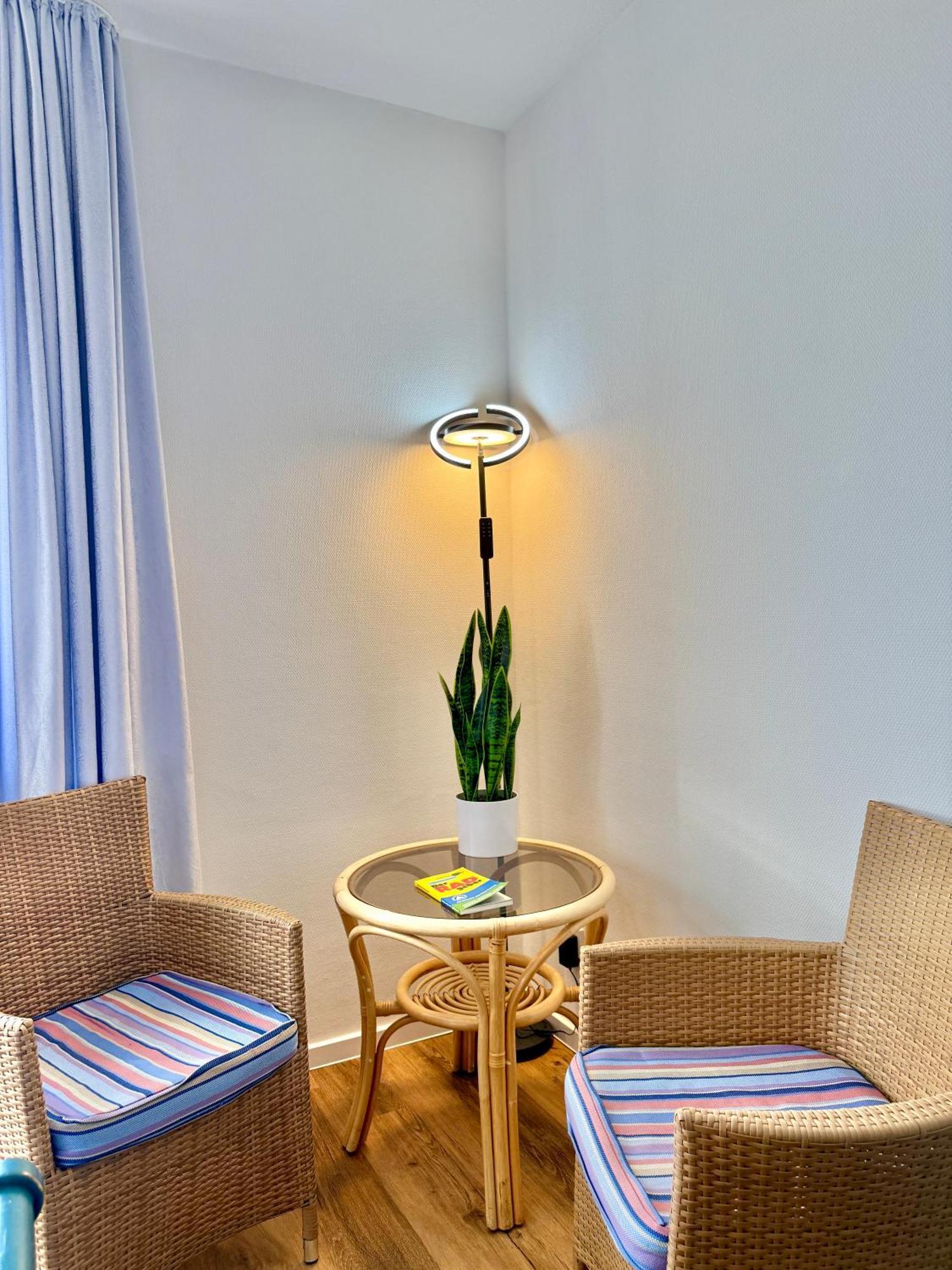 Gaestehaus Weserblick Am Weser-Sandstrand Berne ภายนอก รูปภาพ