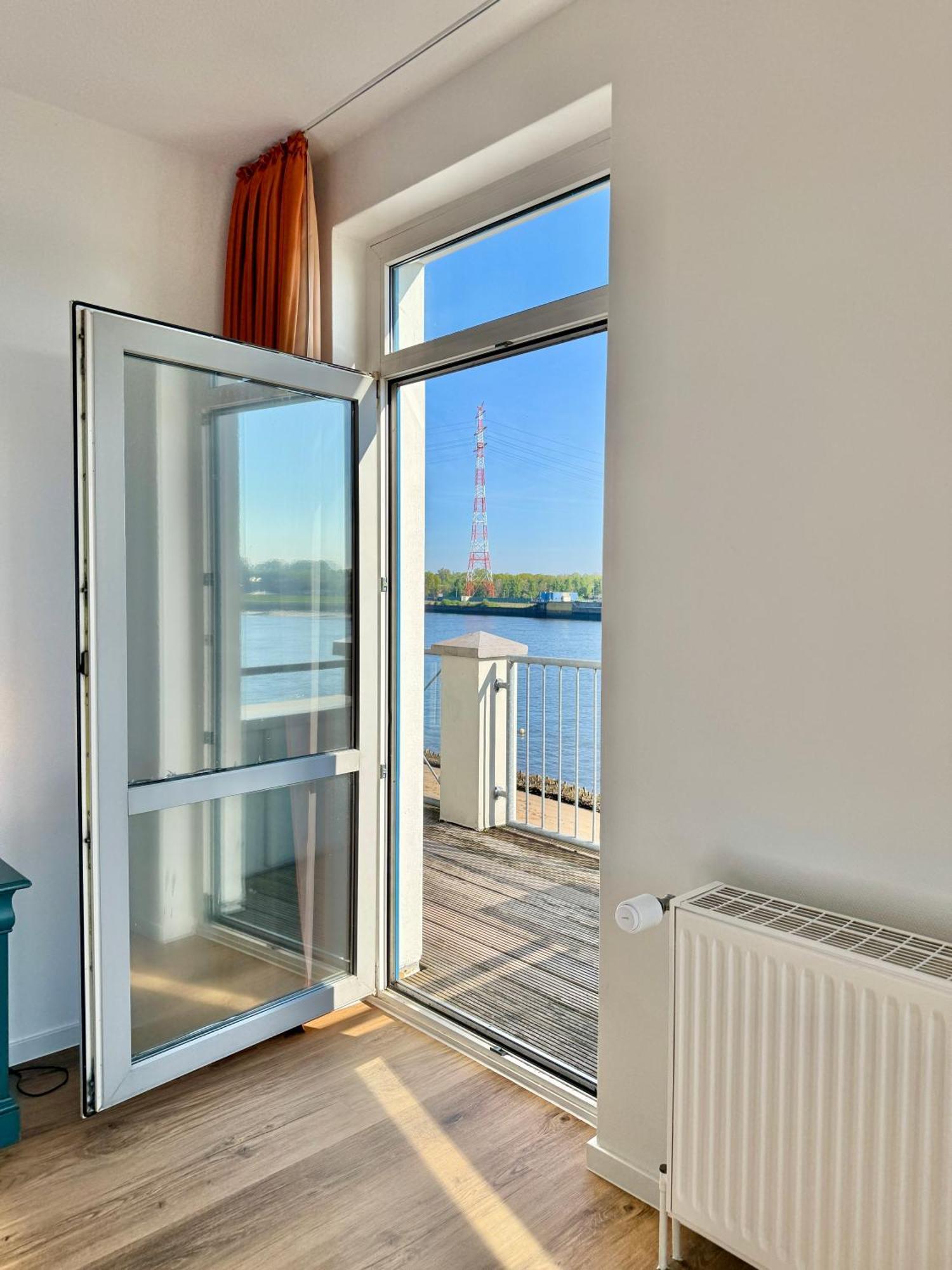 Gaestehaus Weserblick Am Weser-Sandstrand Berne ภายนอก รูปภาพ