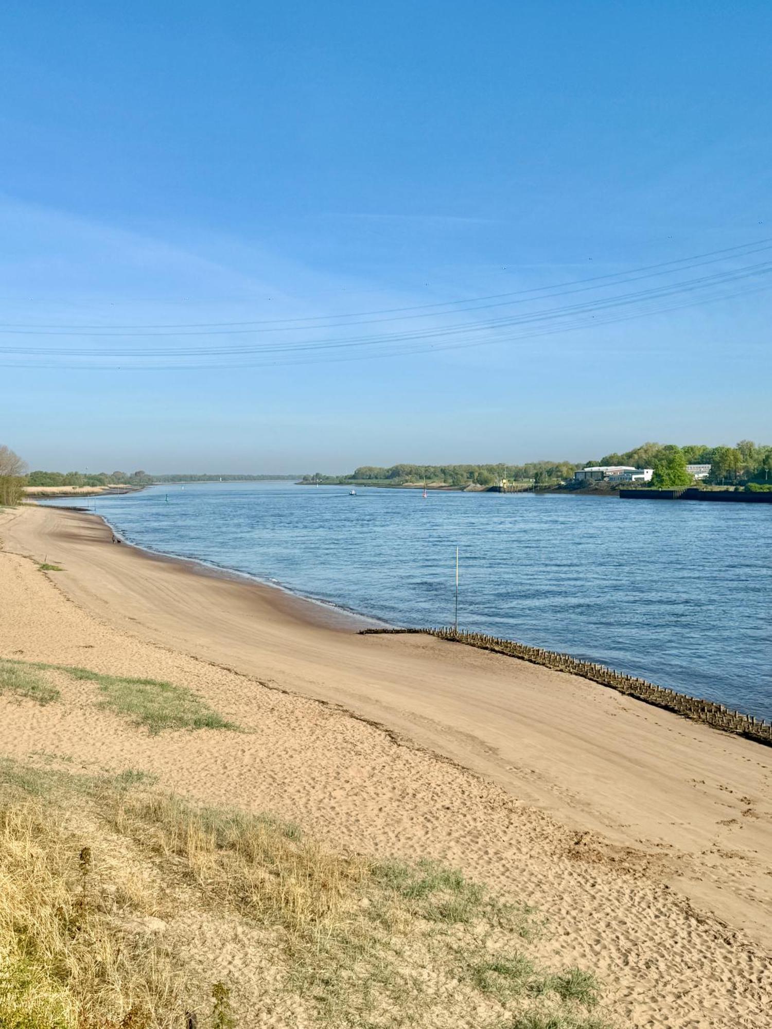 Gaestehaus Weserblick Am Weser-Sandstrand Berne ภายนอก รูปภาพ